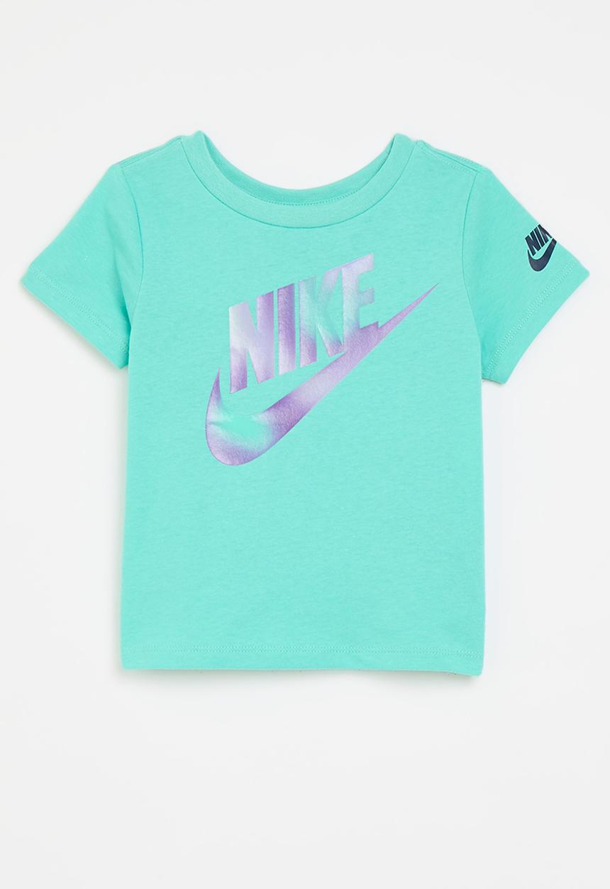 Nike - Nkg printed club graphic tee - green frost
