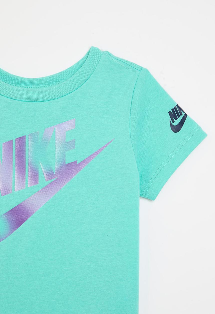 Nike - Nkg printed club graphic tee - green frost
