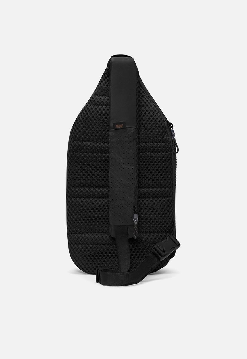 Nike - Nike Essentials