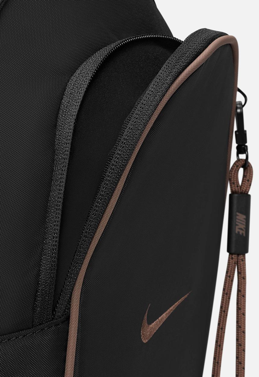 Nike - Nike Essentials