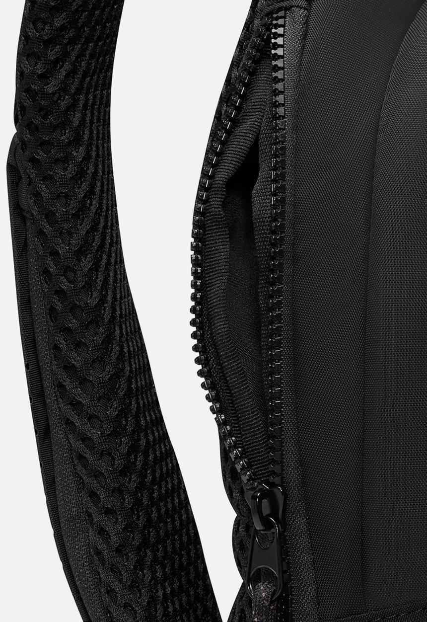 Nike - Nike Essentials