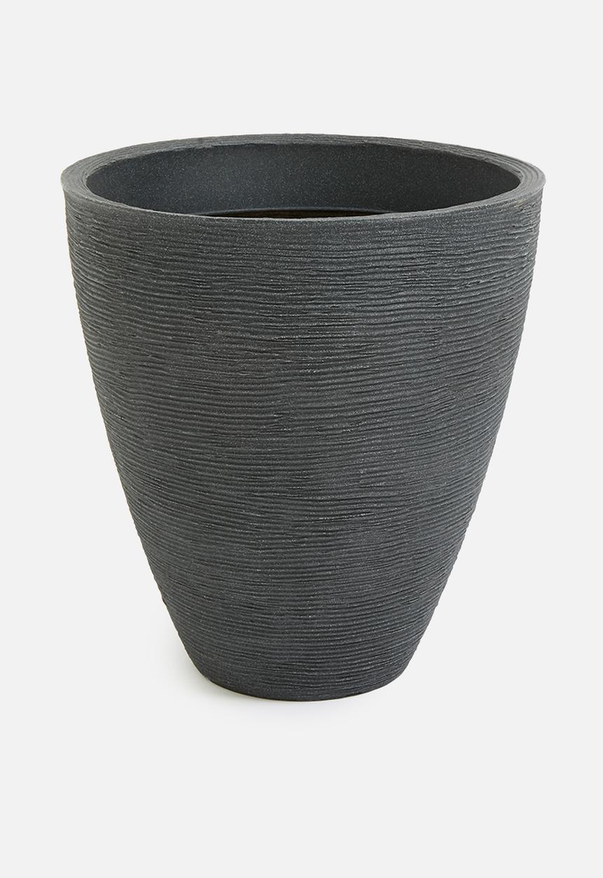 H&S - Ribbed tall planter - black
