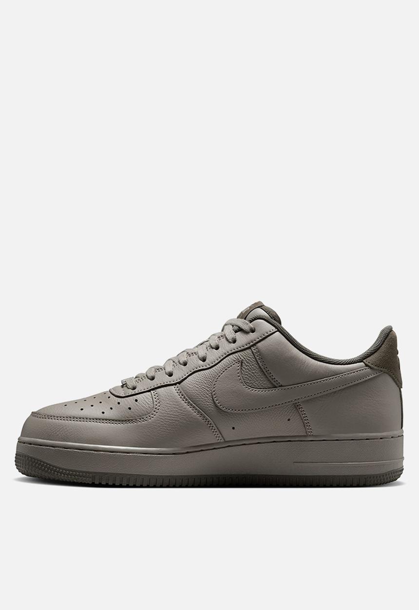 Nike - AIR FORCE 1 '07 LV8