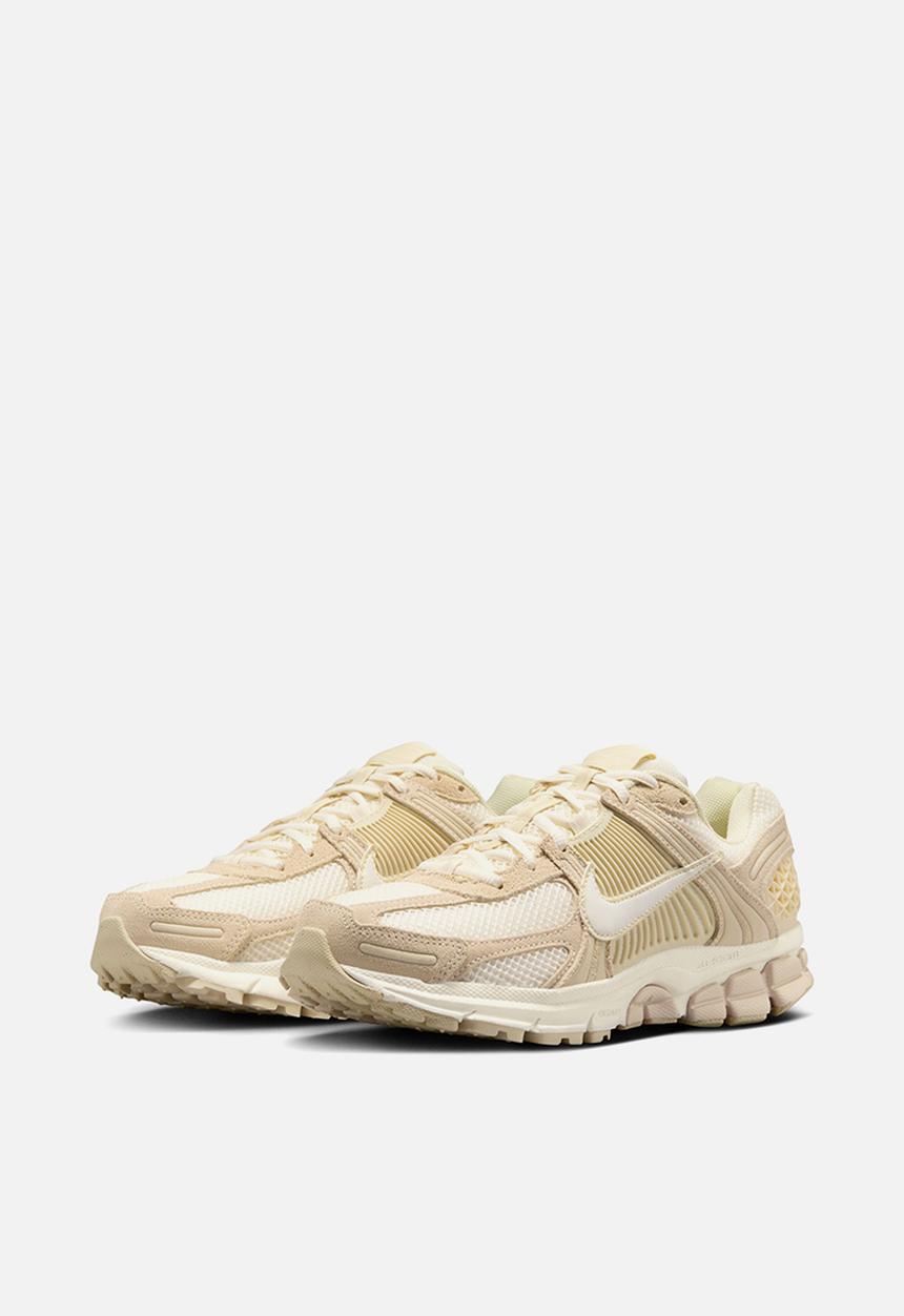 Nike - NIKE ZOOM VOMERO 5