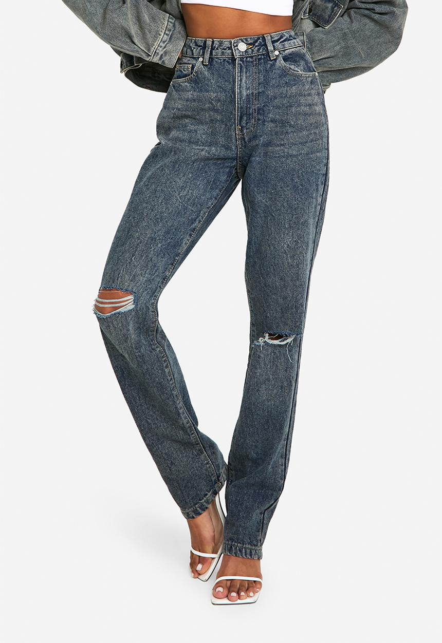 boohoo - Basics ced Straight Leg Ripped Knee Jeans - Vintage Blue