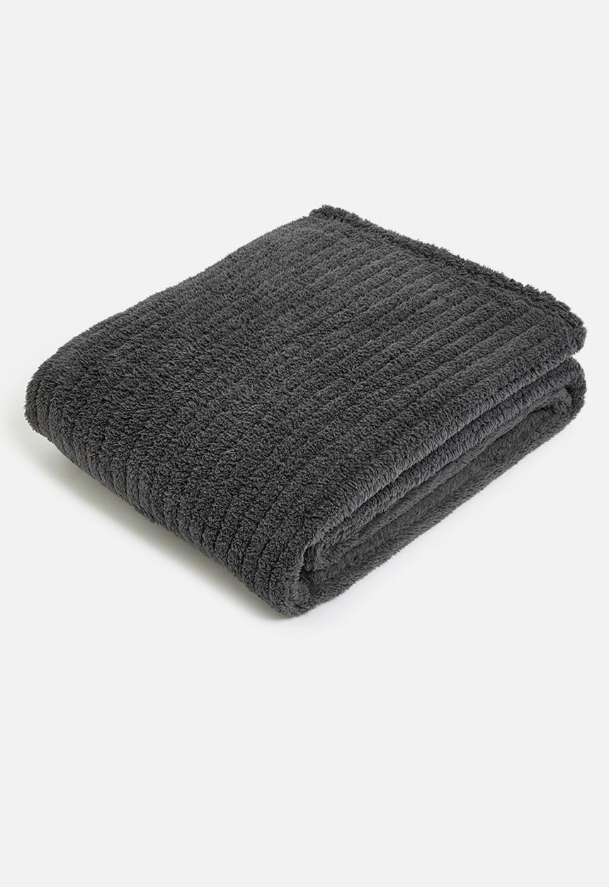 Sixth Floor - Shaggy Ribbed Fleece Bed Throw - Charcoal