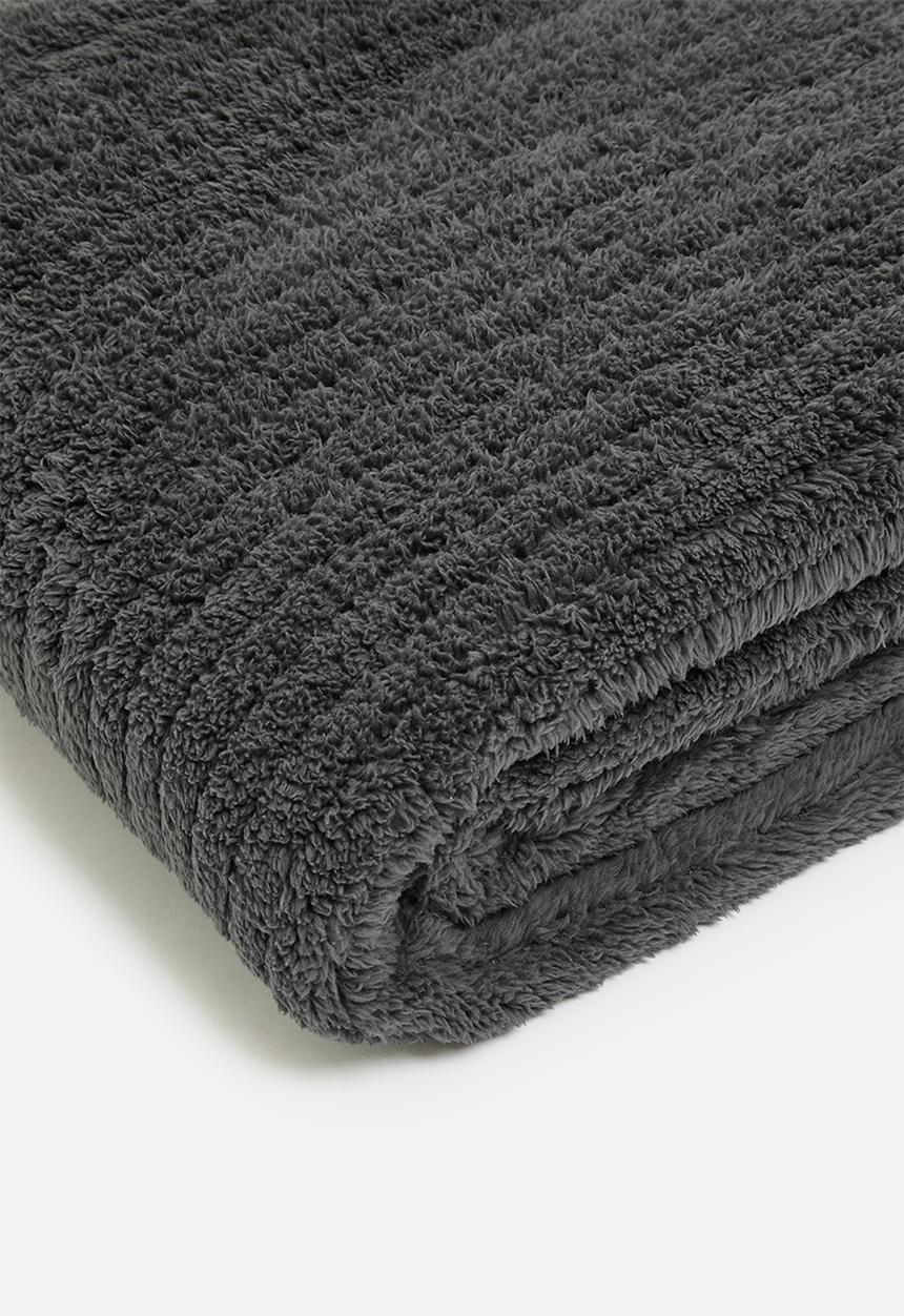Sixth Floor - Shaggy Ribbed Fleece Bed Throw - Charcoal