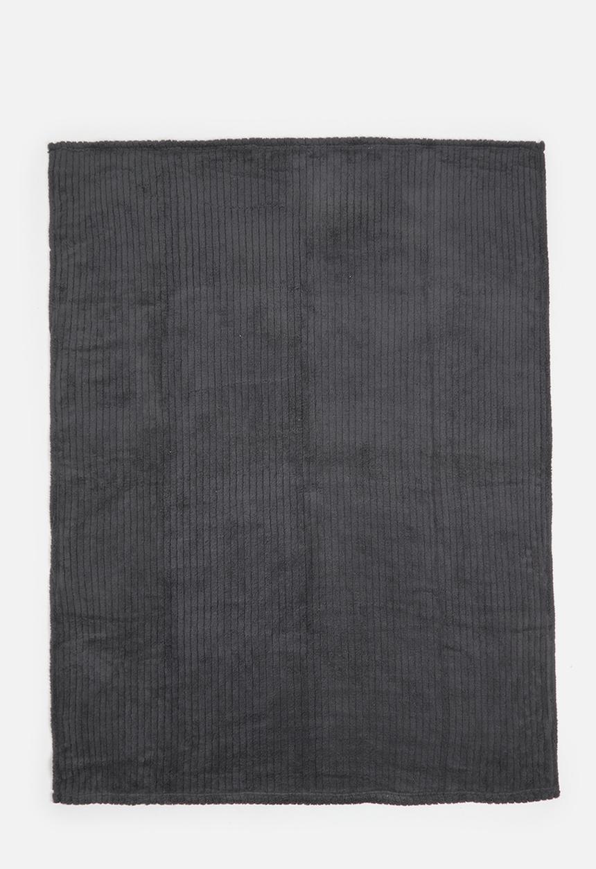 Sixth Floor - Shaggy Ribbed Fleece Bed Throw - Charcoal