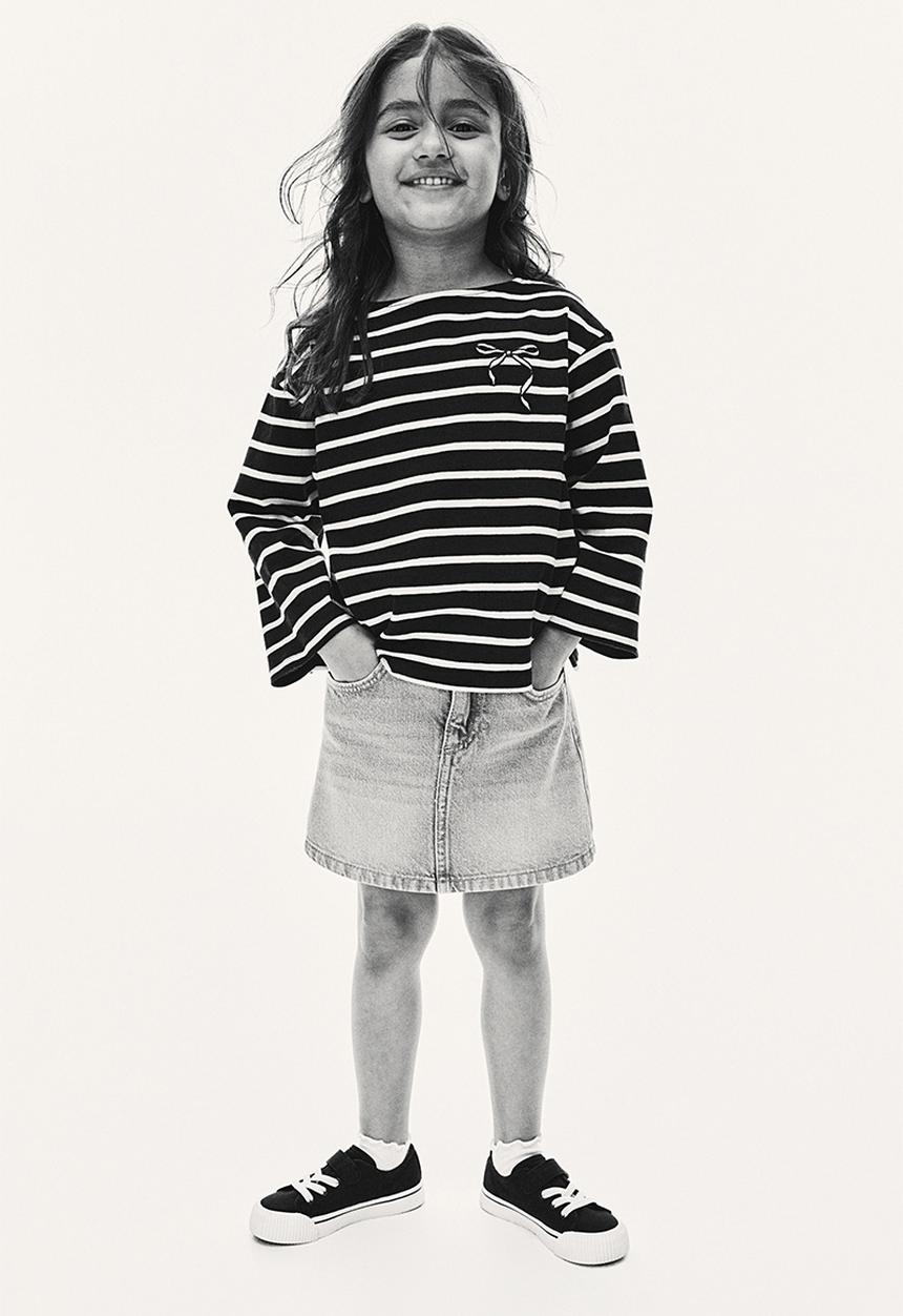 H&M - Embroidery-detail cotton top - navy & white