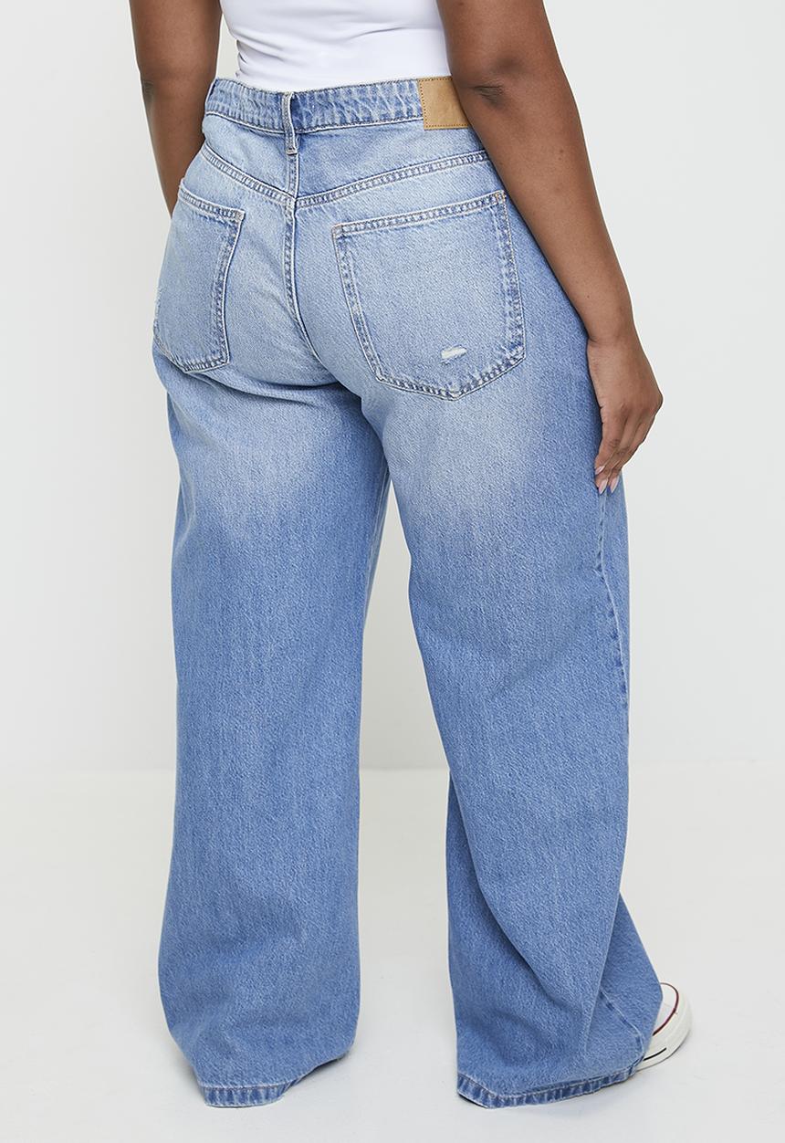 Cotton On - Plus Relaxed Wide Jean - Breeze Blue Worn