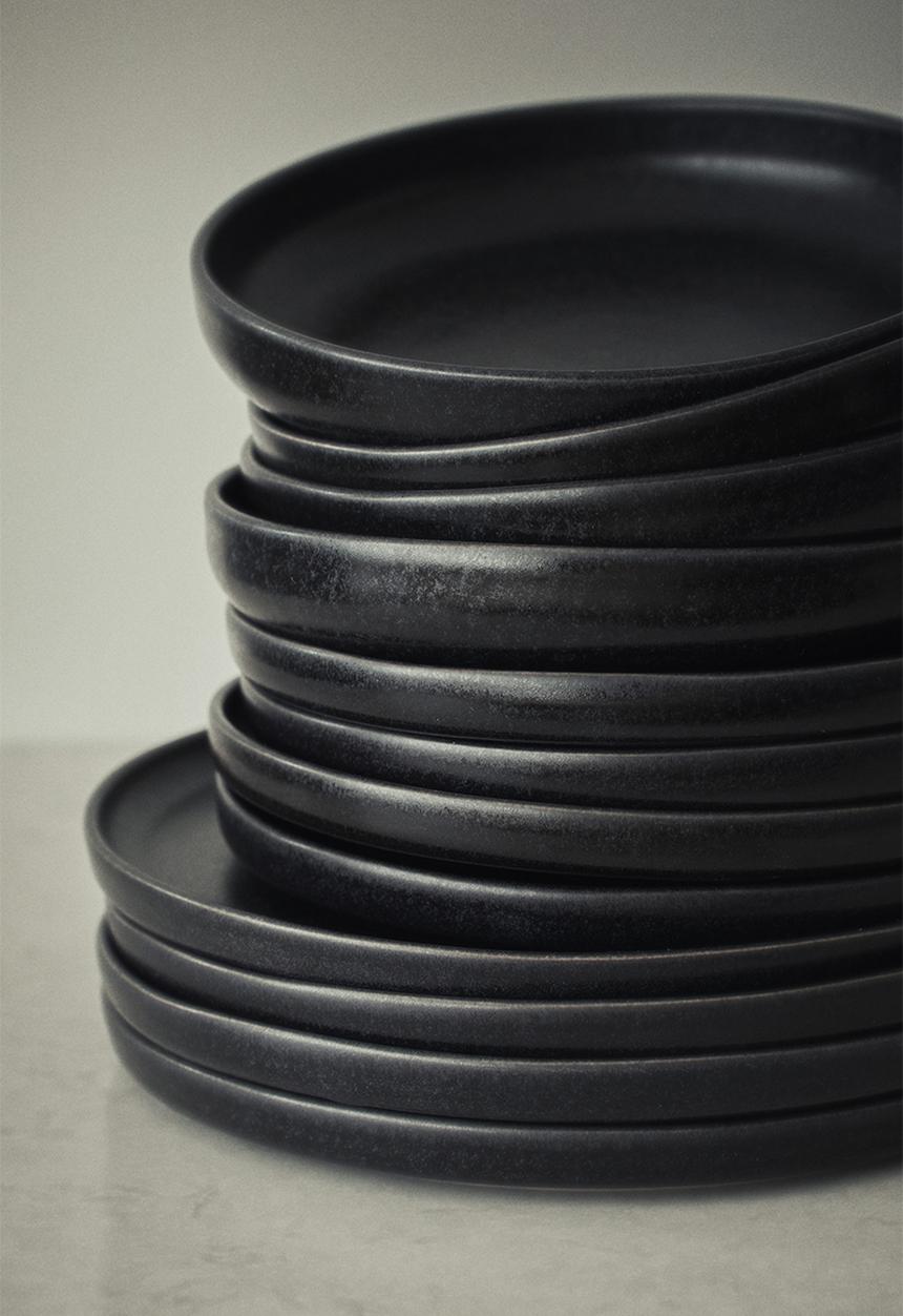 H&M - Large stoneware plate - grey
