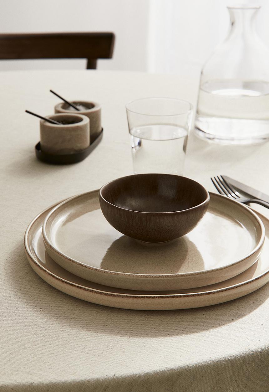 H&M - Stoneware plate - beige
