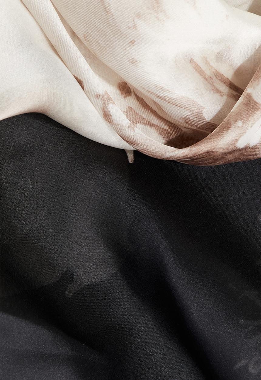 H&M - Patterned scarf - black flower