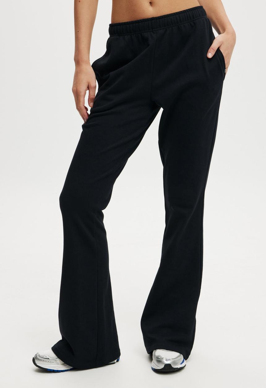 Cotton On - Lifestyle Fleece Flare Sweatpant - Black