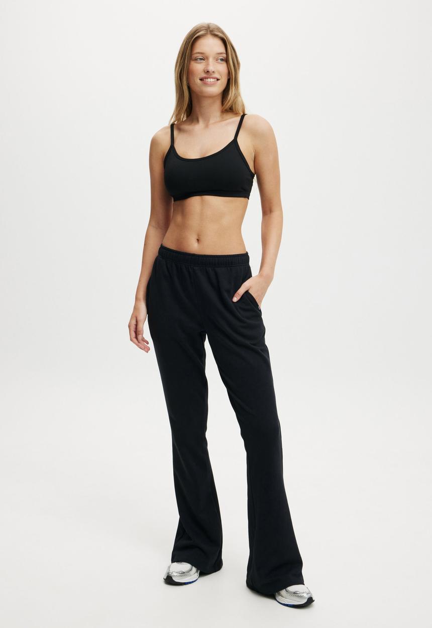 Cotton On - Lifestyle Fleece Flare Sweatpant - Black
