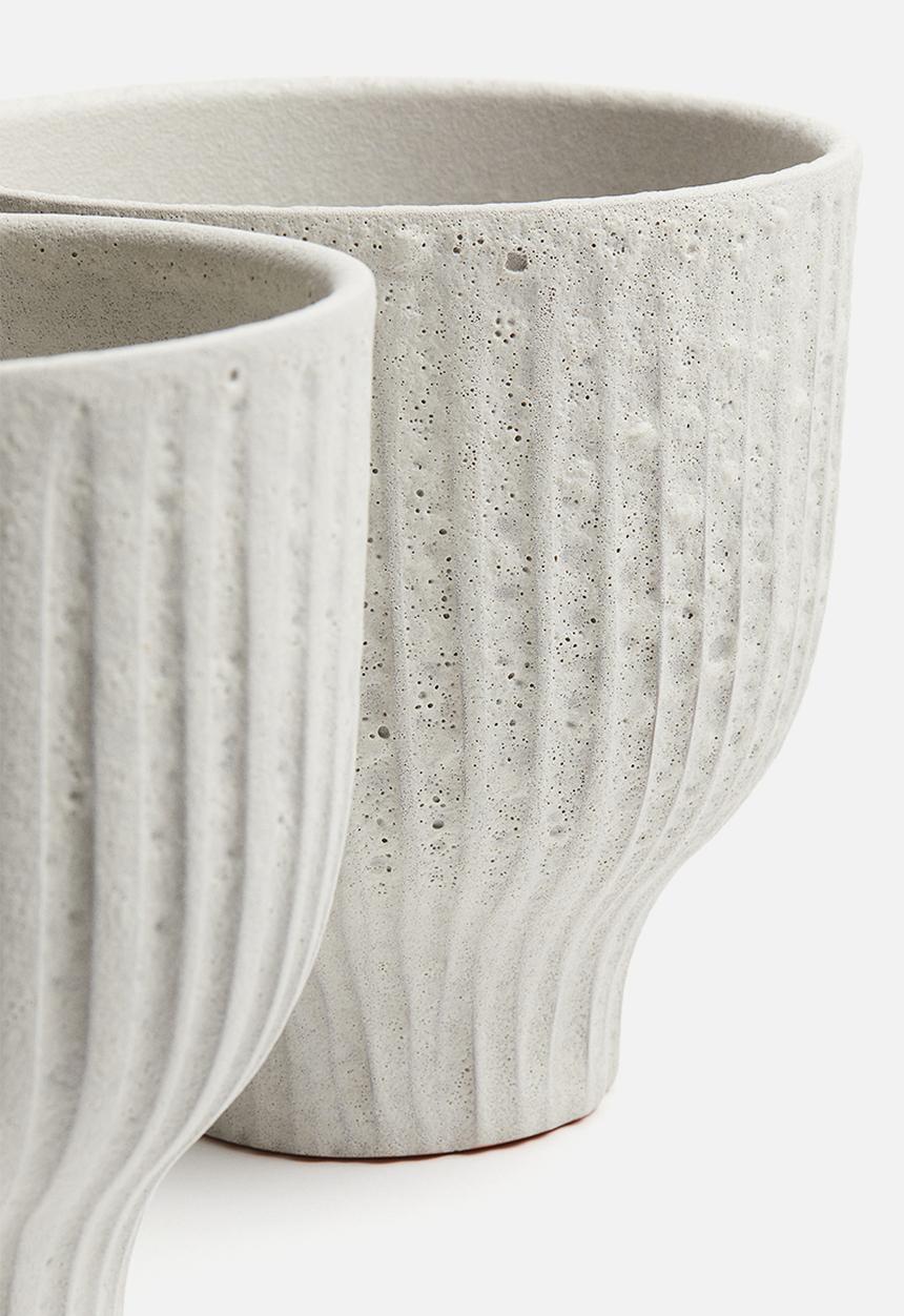 H&M - Large terracotta plant pot - white