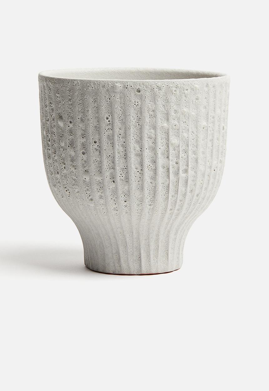 H&M - Large terracotta plant pot - white