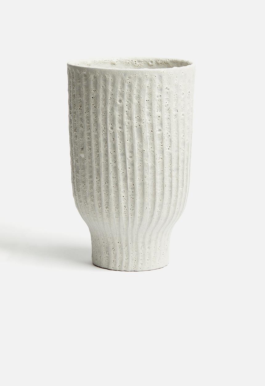 H&M - Tall terracotta vase - white