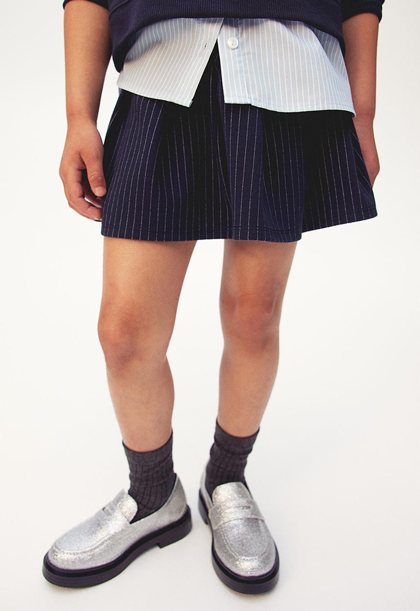 H&M - Pleated skirt - navy blue/pinstriped