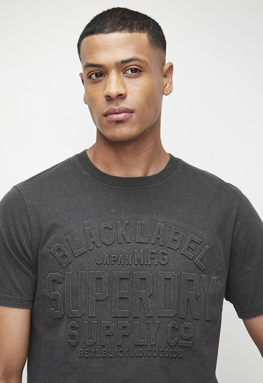 Superdry. - Embossed logo graphic T-shirt - blackboard