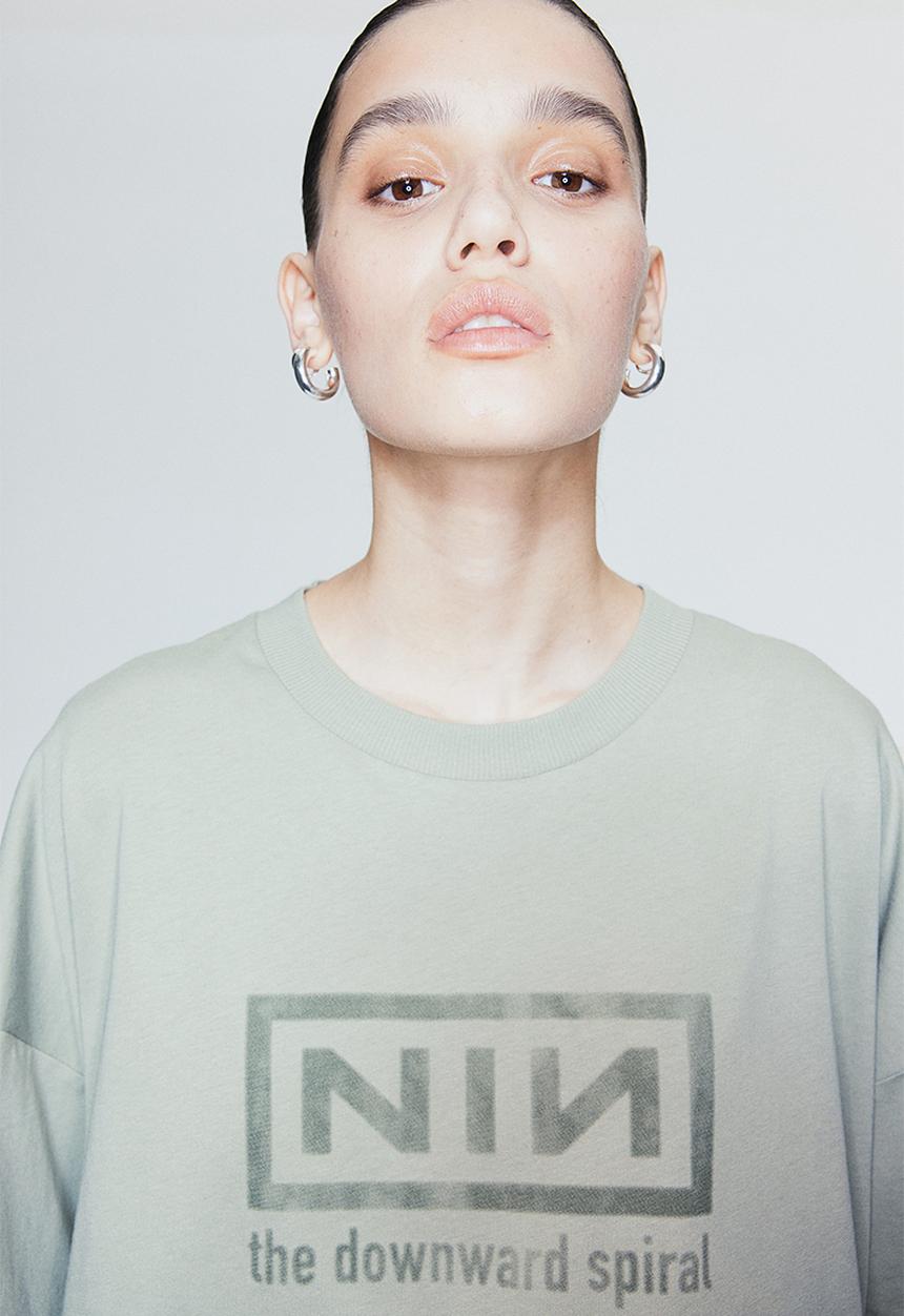 H&M - Oversized printed t-shirt - dusty green & nine inch nails