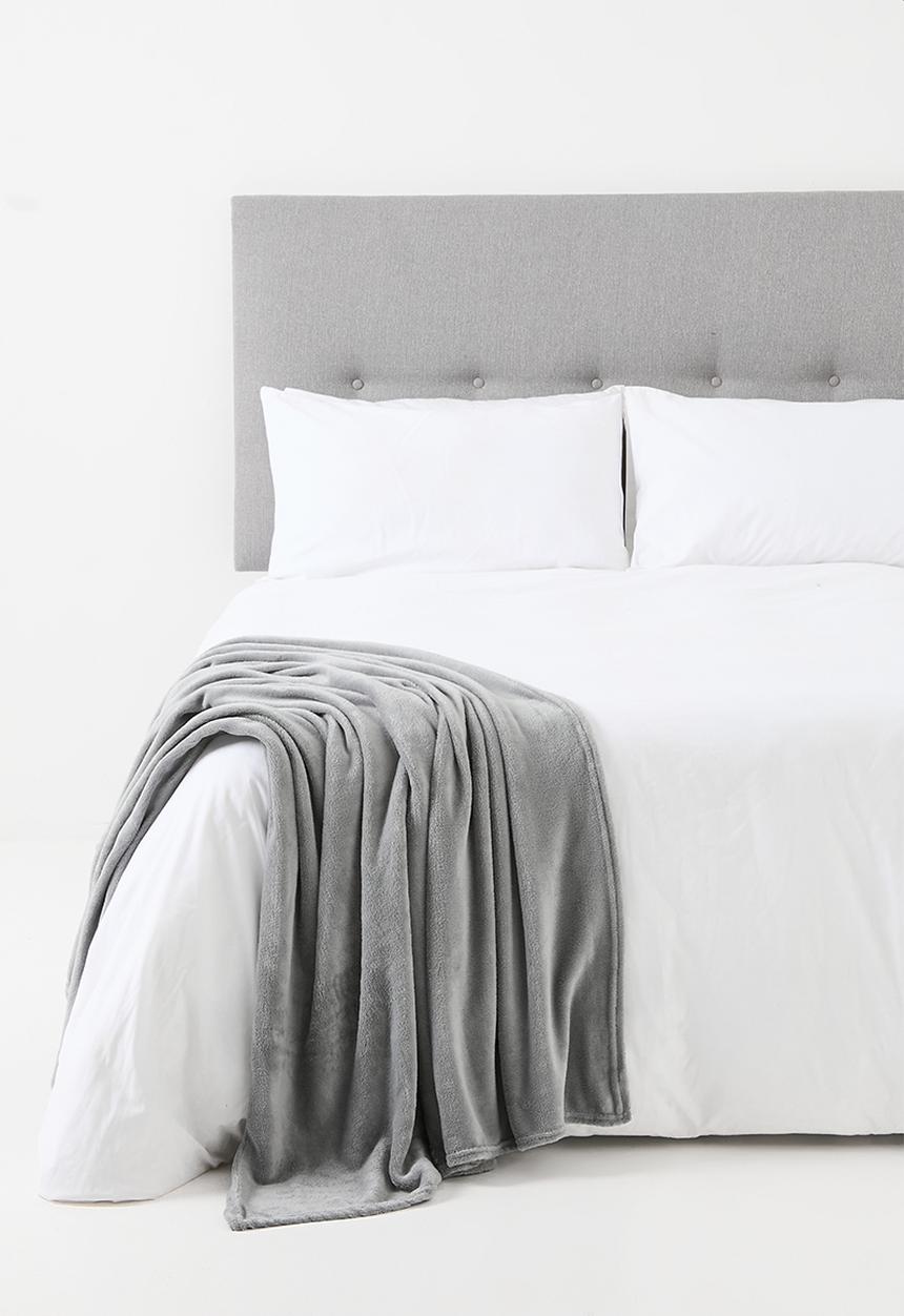 Sixth Floor - Fleece Throw - Silver