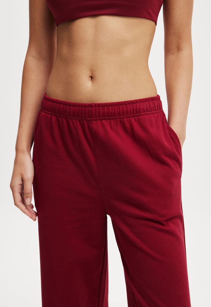 Cotton On - Lifestyle Fleece Straight Leg Sweatpant - Deep Red