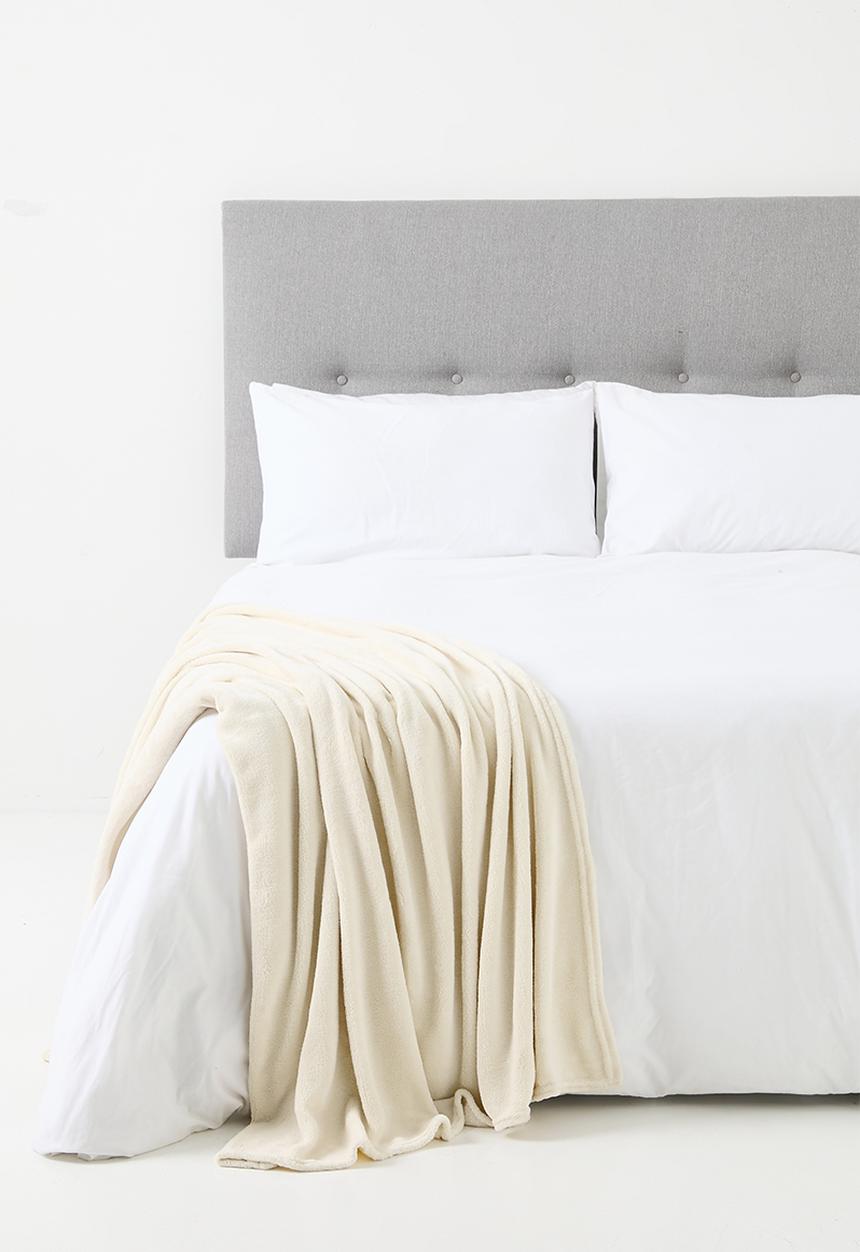 Sixth Floor - Fleece Throw -Ivory