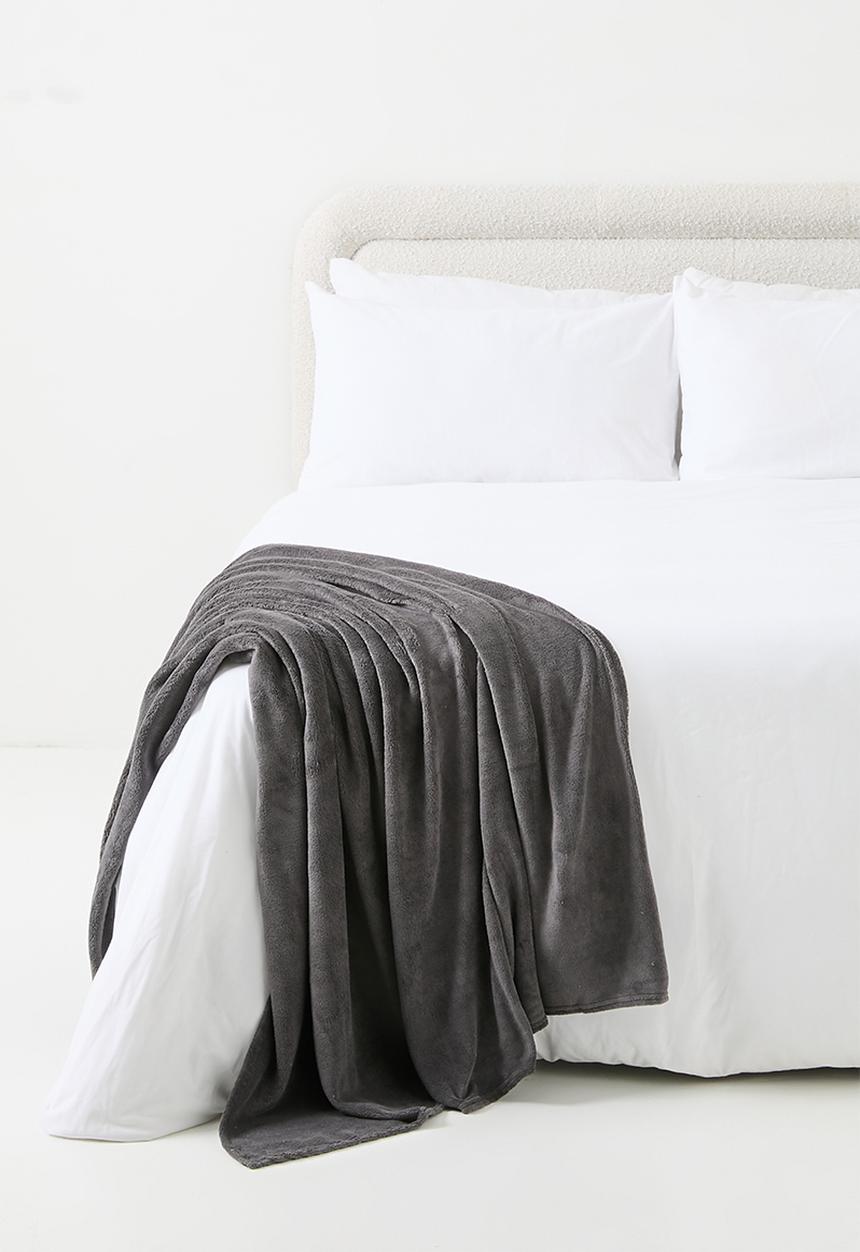 Sixth Floor - Fleece Throw -Charcoal