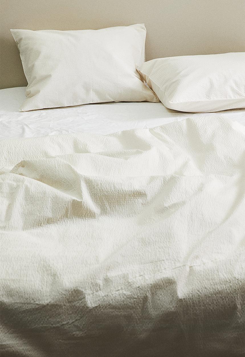 H&M - Seersucker double/king size duvet cover set - white
