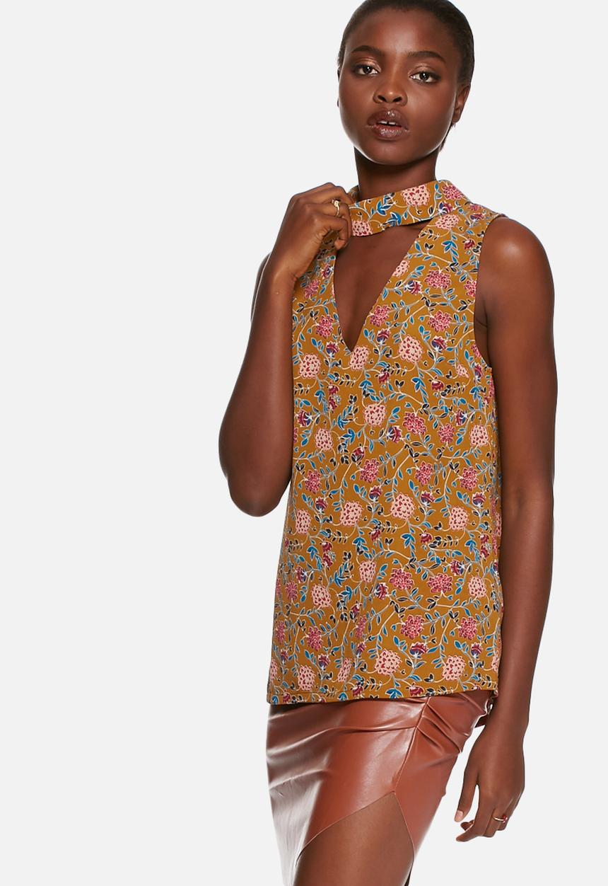 Glamorous - Floral keyhole blouse