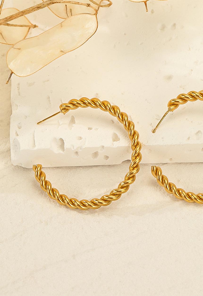 Zoe on Trend - Large twisted hoop earring - gold