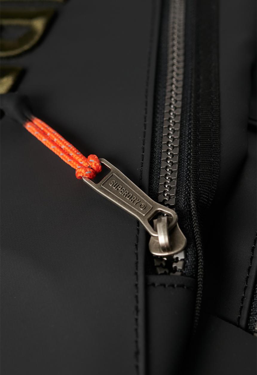 Superdry. - Tarp Emb Rucksack - Black/Khaki Green