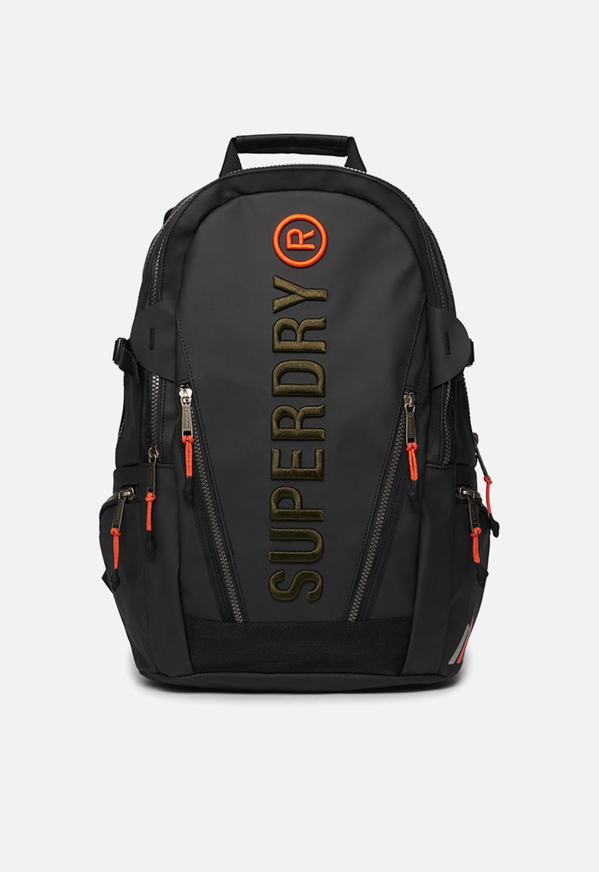 Superdry. - Tarp Emb Rucksack - Black/Khaki Green