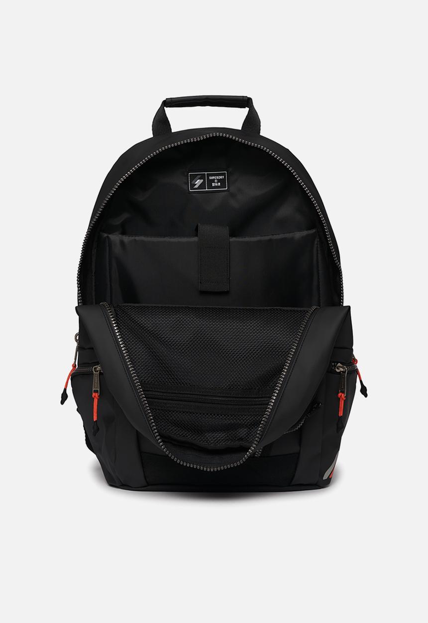 Superdry. - Tarp Emb Rucksack - Black/Khaki Green