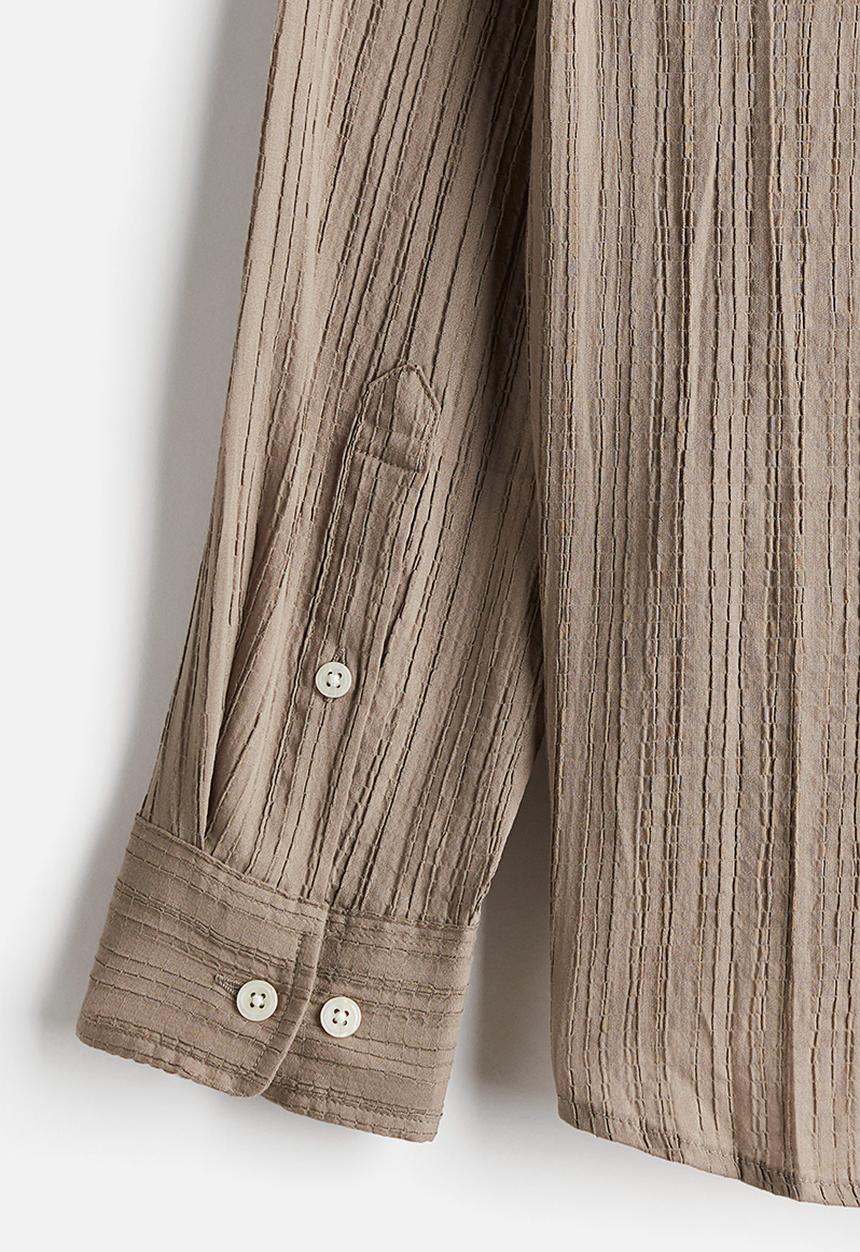 H&M - Regular fit textured shirt - greige