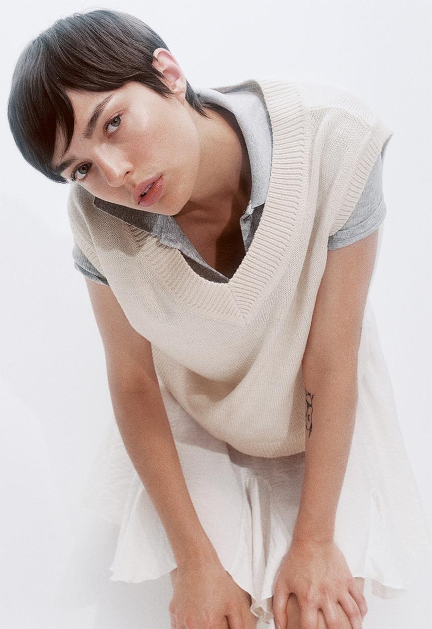 H&M - V-neck sweater vest - light beige