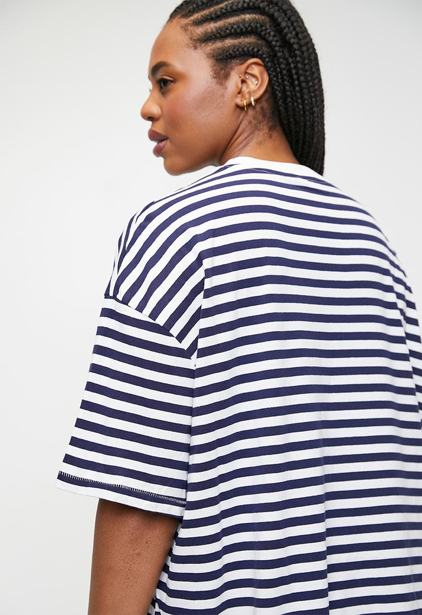 Cotton On - Plus 90S Graphic T-Shirt Nightie - Navy Vision/Coconut Milk Cherry