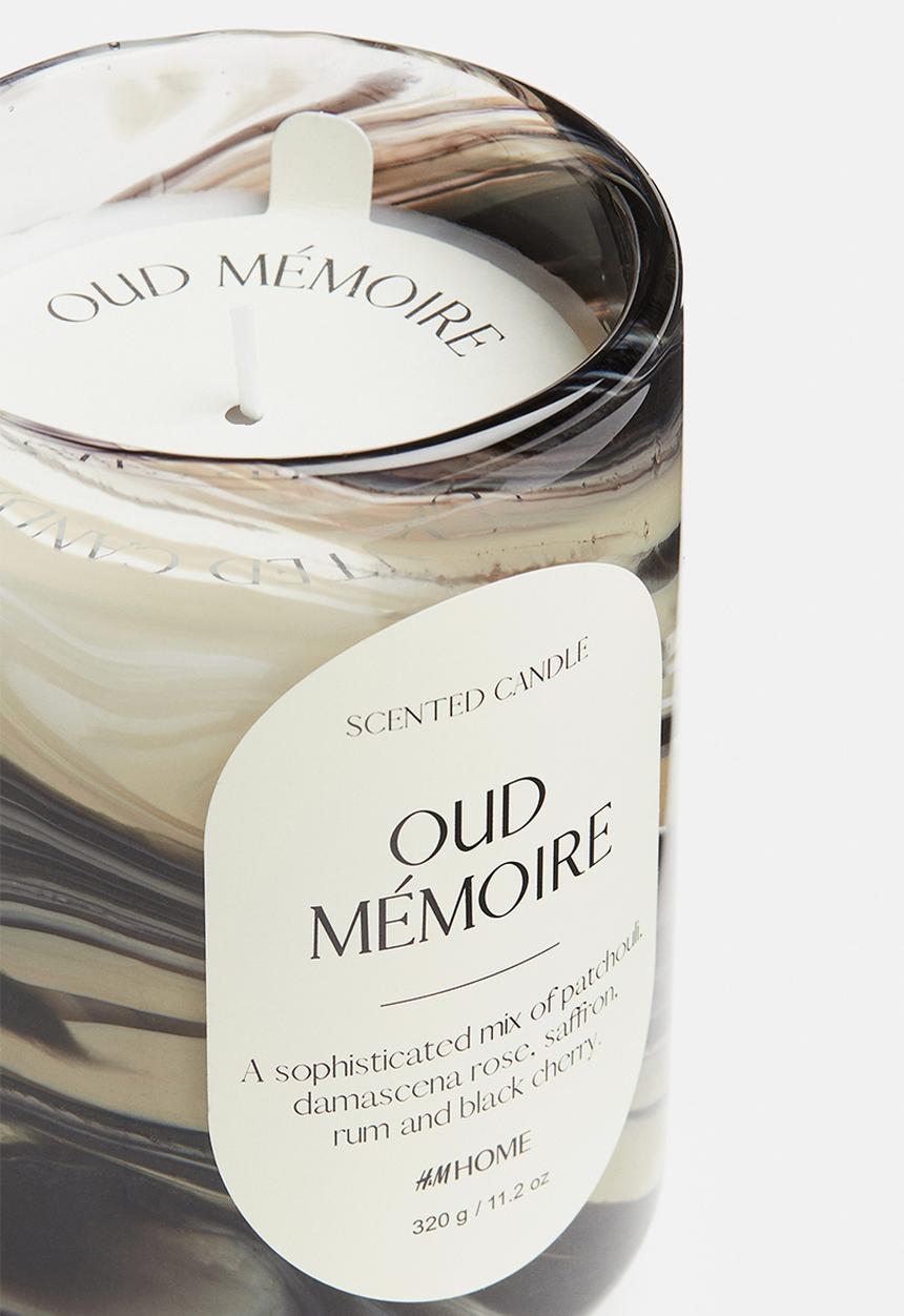H&M - Scented candle in glass holder - black oud mémoire