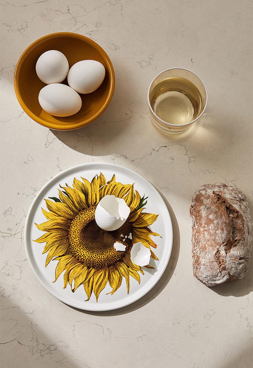 H&M - Porcelain medium plate - white sunflower