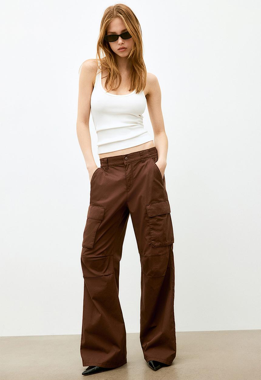 H&M - Canvas cargo trousers - dark brown 