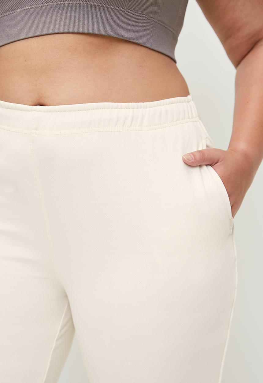Cotton On - Plus Lifestyle Fleece Straight Leg Sweatpant - Coconut Milk