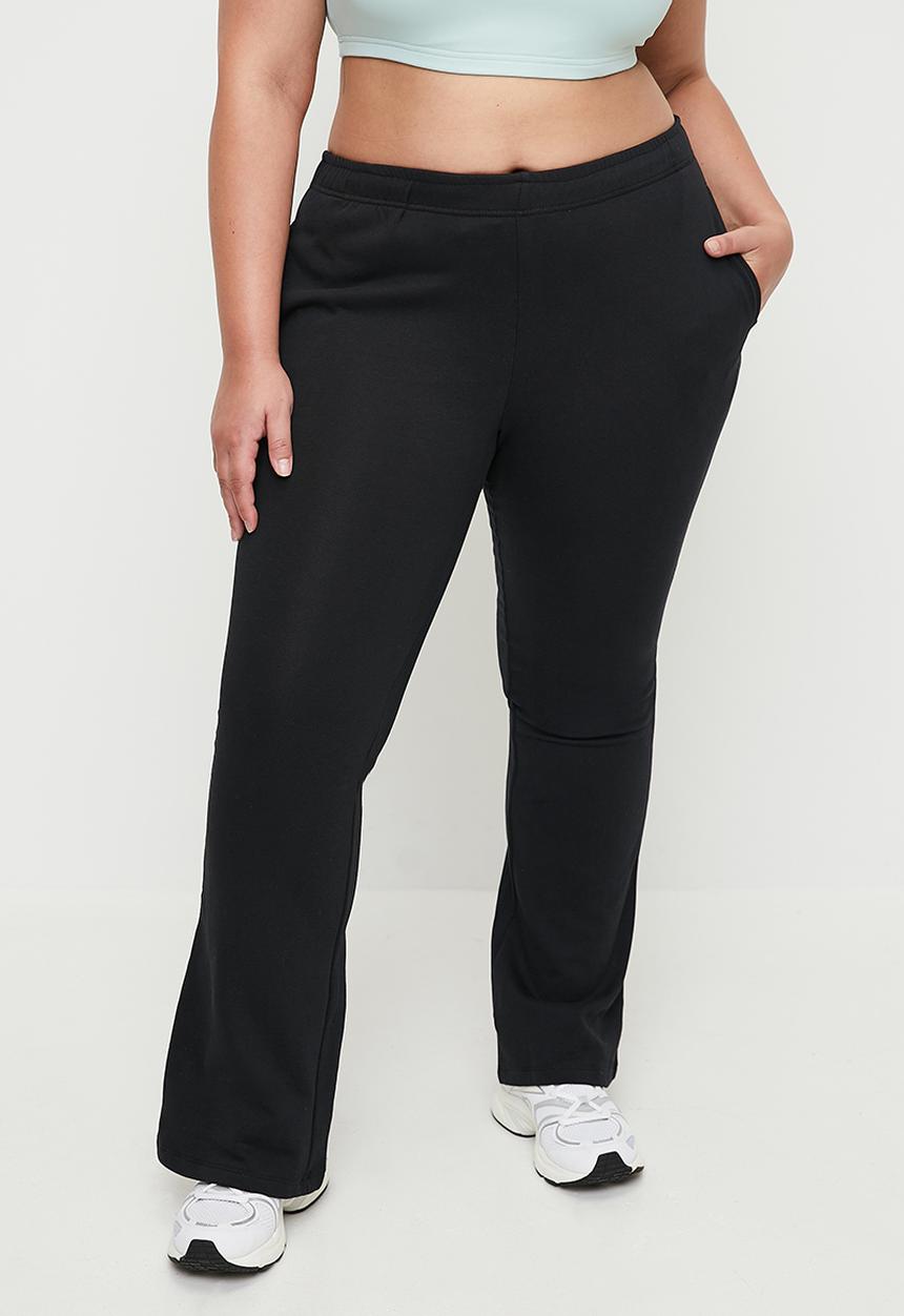 Cotton On - Plus Lifestyle Fleece Flare Sweatpant - Black
