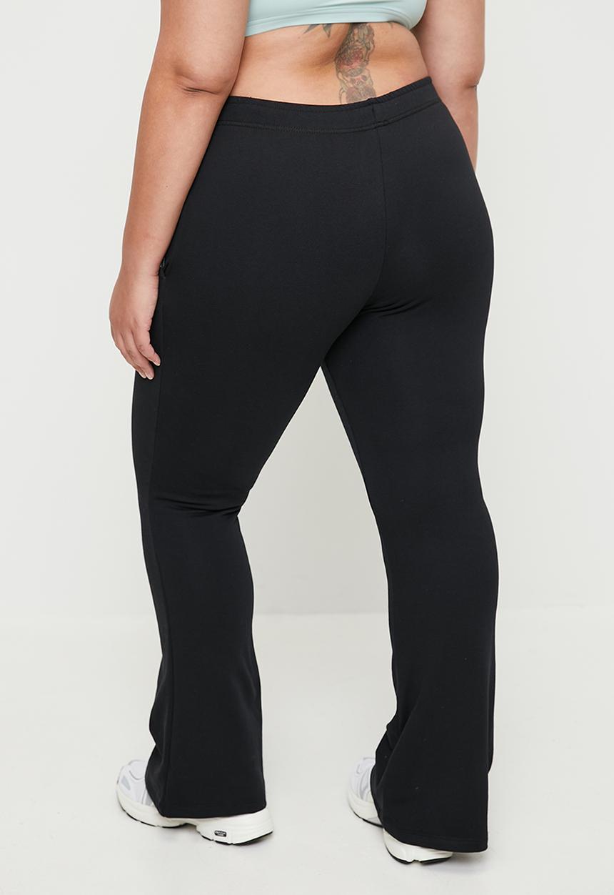 Cotton On - Plus Lifestyle Fleece Flare Sweatpant - Black