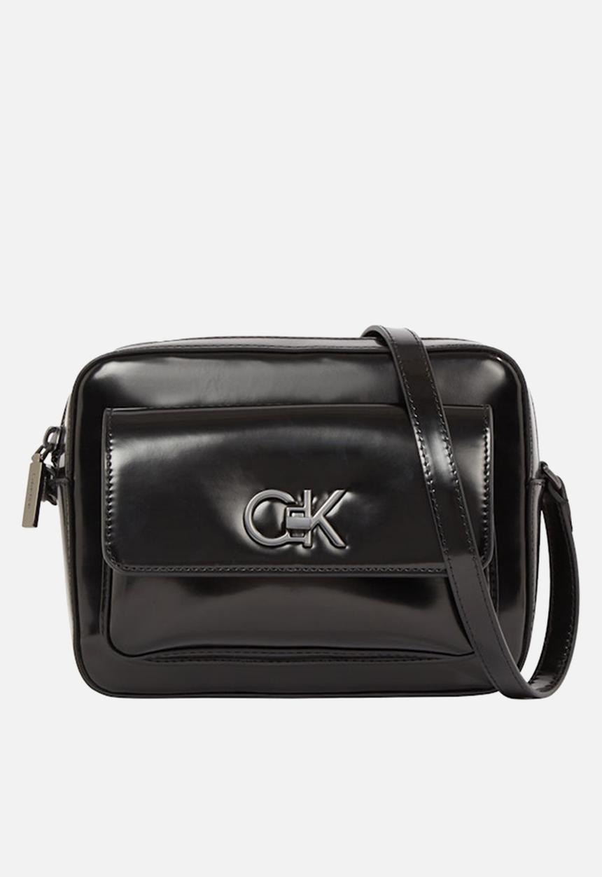 Calvin Klein - Re-lock camera bag_shiny - ck black