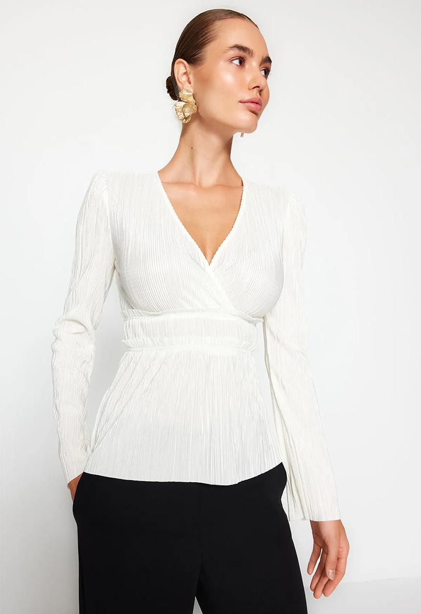 Trendyol - Pleat detailed double breasted frilly v neck knitted blouse - ecru