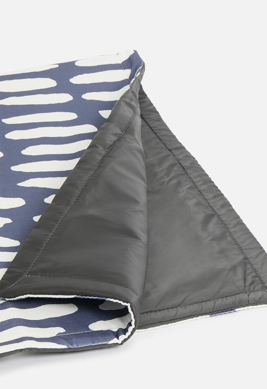 Sixth Floor - Amari picnic blanket - Navy