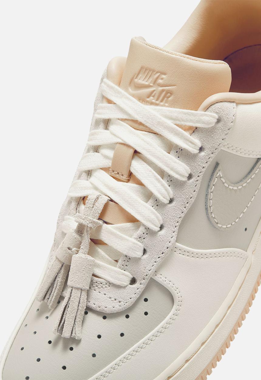 Nike - WMNS AIR FORCE 1 '07