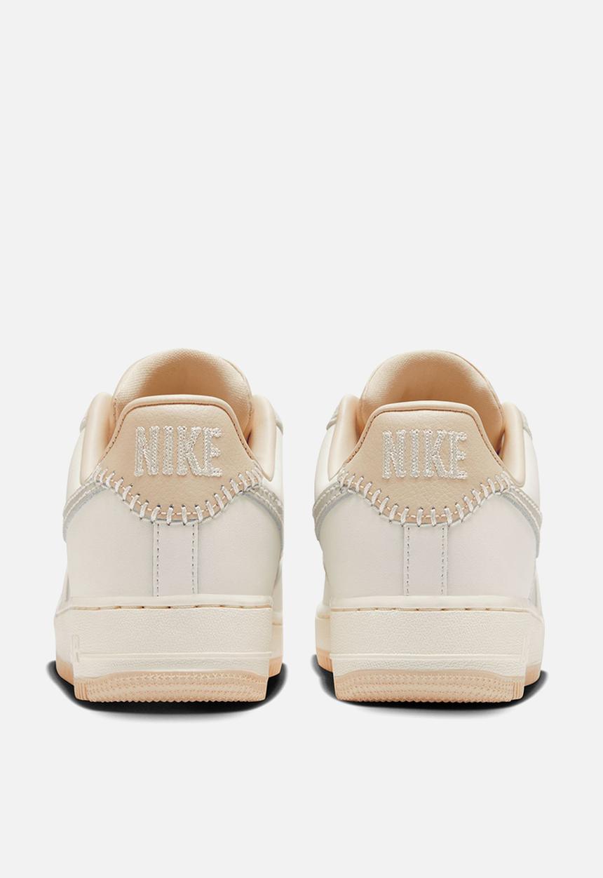 Nike - WMNS AIR FORCE 1 '07