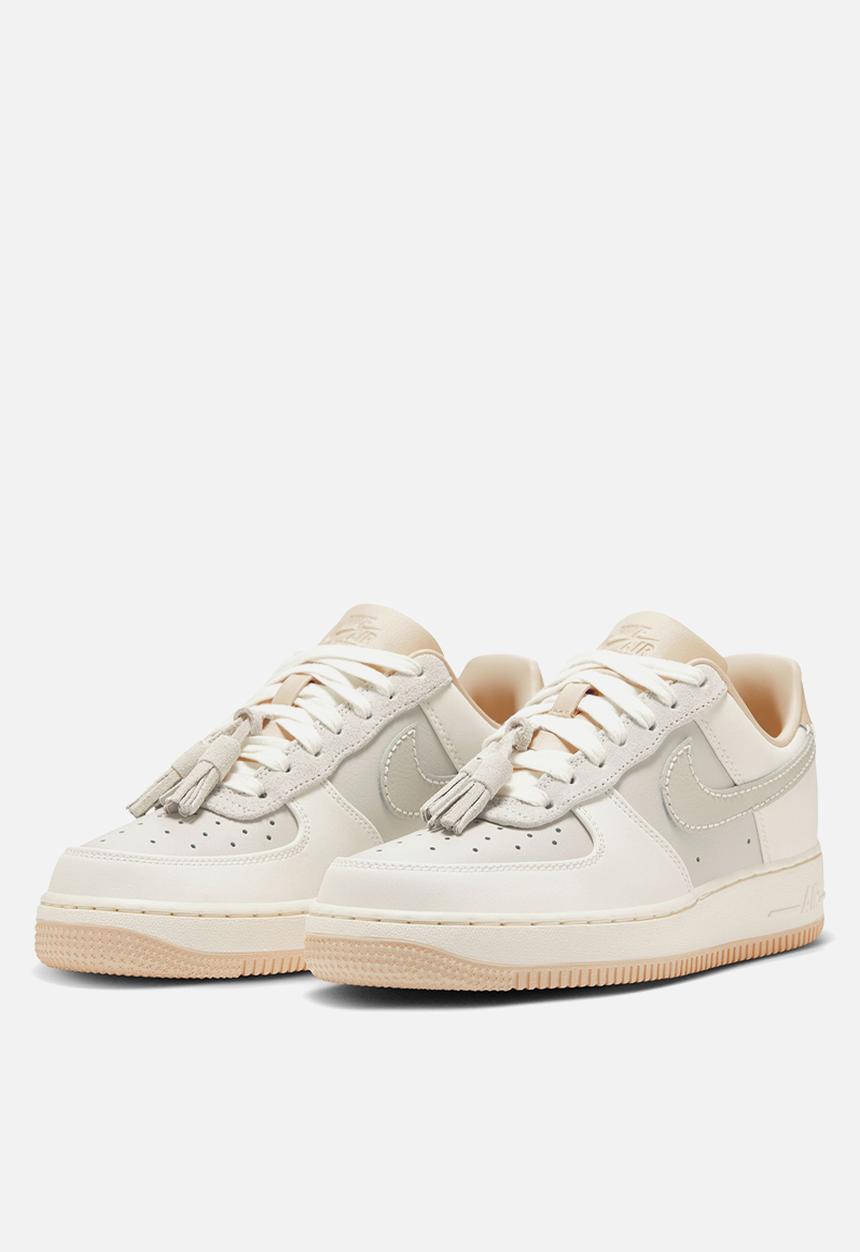 Nike - WMNS AIR FORCE 1 '07
